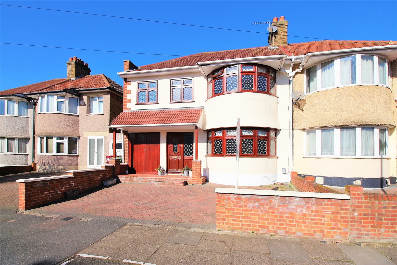 Axminster Crescent, Welling, Kent, DA16 Anthony Martin, Award Winning