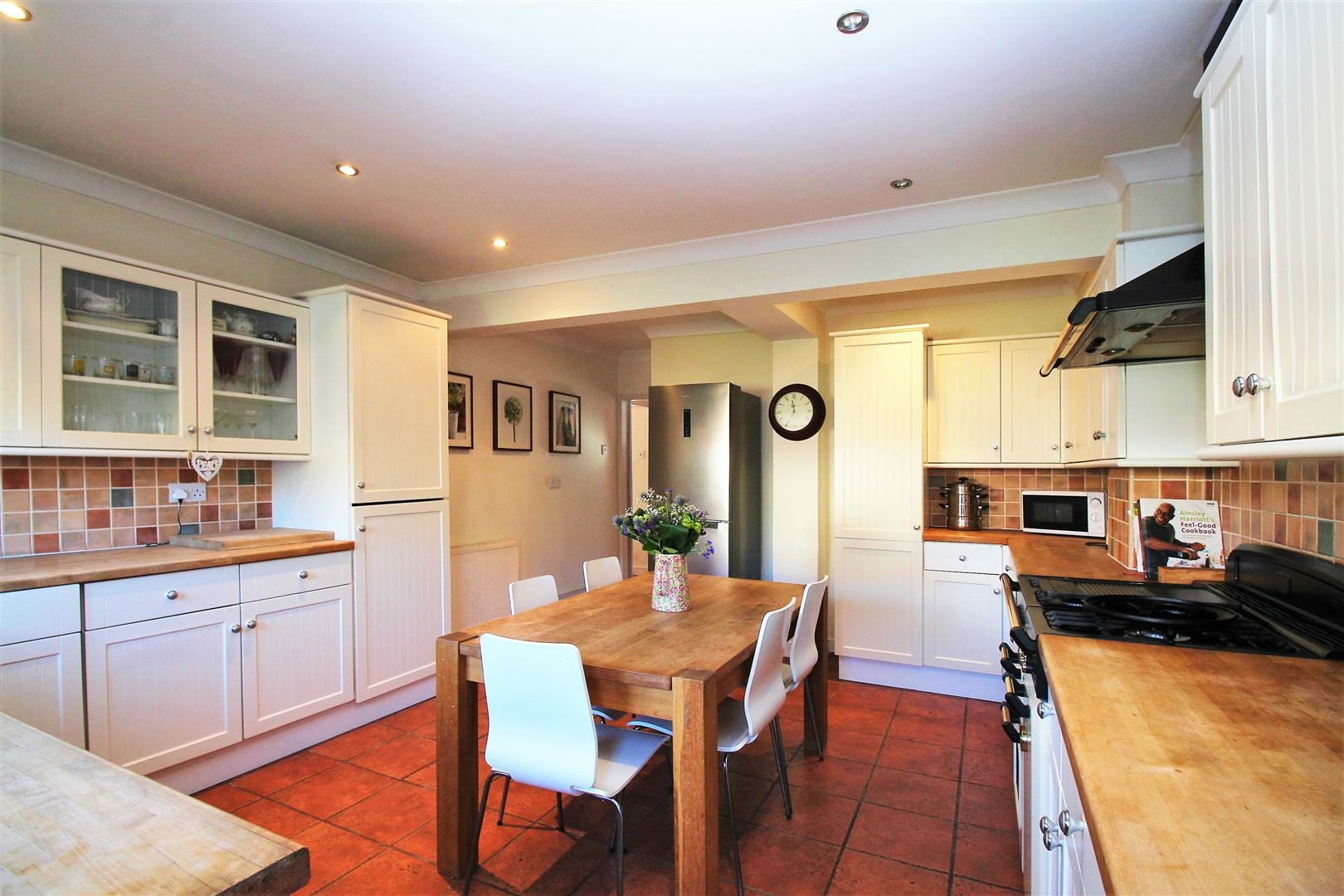 Axminster Crescent, Welling, Kent, DA16 Anthony Martin, Award Winning